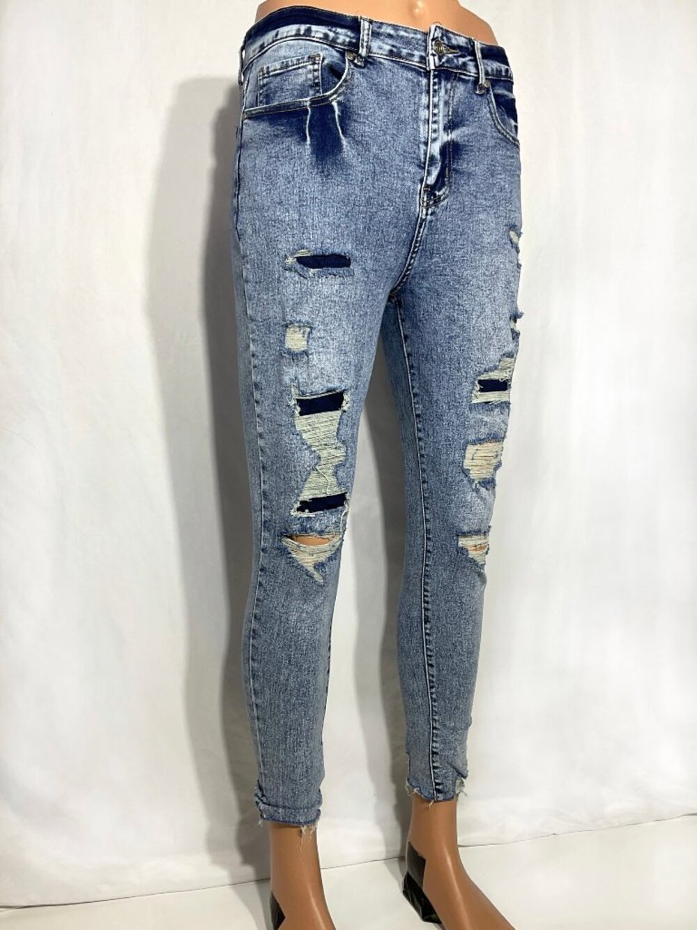 Celebrity Ace Sz 13/31 Skinny Distressed Jeans